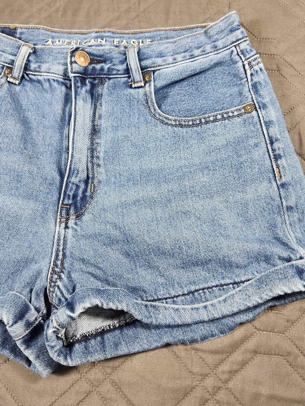 American Eagle light blue denim cuffed mom shorts mid-rise fit size 6 - Picture 3 of 12
